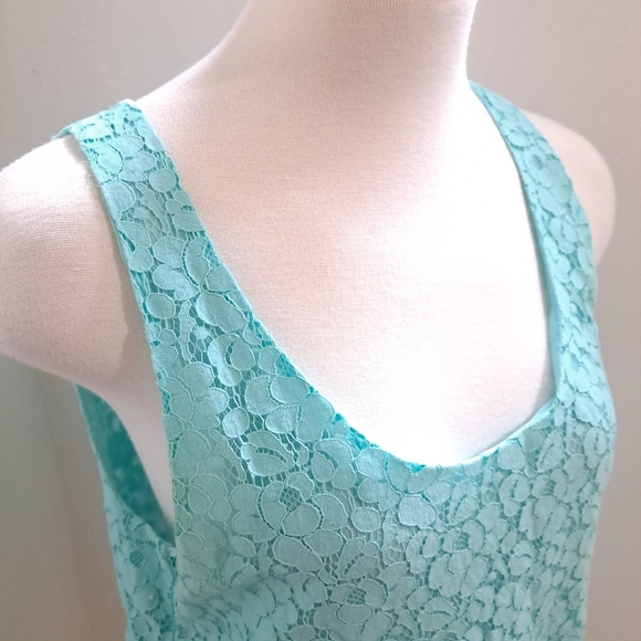 Talula | Blue floral lace sleevless blouse - Picture 3 of 9